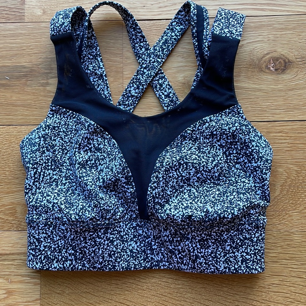Lululemon sports bra, adjustable.
